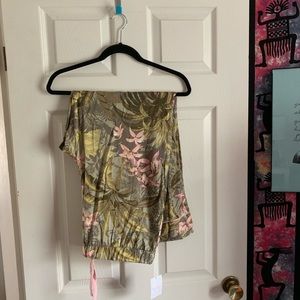 Wide leg sleepwear with lily print